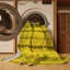 Tapis contemporains jaunes lavables à la machine-143804706