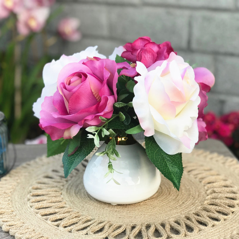 Arrangement floral mixte en vase ouvert