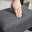 Petit repose-pieds avec tissu en lin, structure en bois, gris anthracite pour le salon | Bois | Gris anthracite-655262841