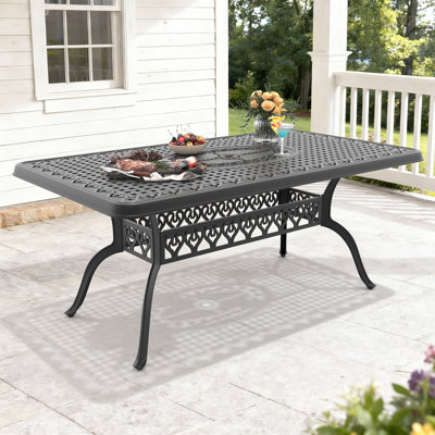 Table de salle à manger d'extérieur rectangulaire en aluminium moulé de 170 cm (66,93 po) de long, avec trou pour parasol de 4,8 cm (1,88 po).