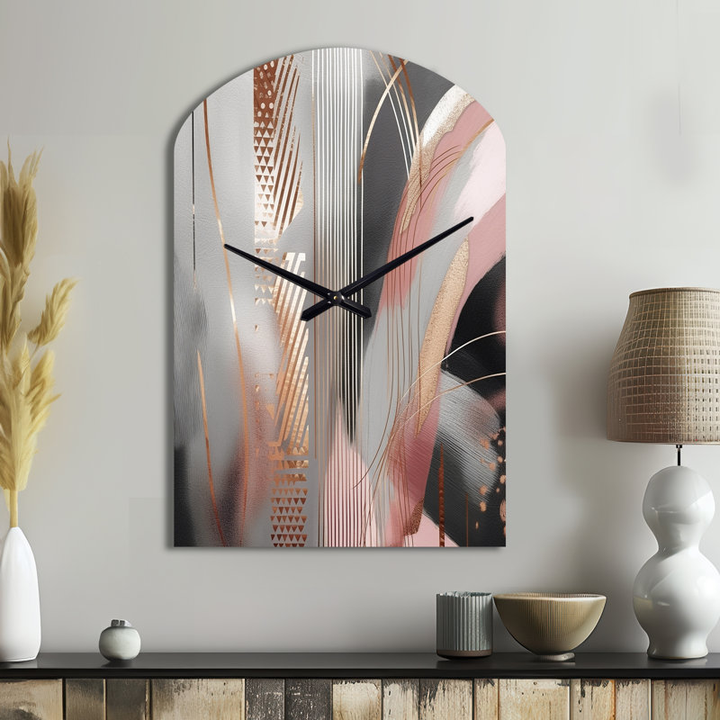 Sculpture rose en or rose et cercle complexe I - grande horloge murale rose, Moyenne