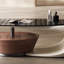 Table basse moderne de forme irrégulière