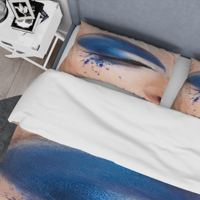 Œil fermé avec maquillage bleu fantaisie - ensemble de housse de couette moderne - microfibre de polyester