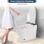 Toilette intelligente à siège chauffant, toilette monobloc avec chasse d'eau automatique, sans bidet, capteur de pied bleu nuit, commande à bouton, configuration de chasse d'eau en cas de panne de courant, couvercle à fermeture douce, agencement de salle de bain blanc