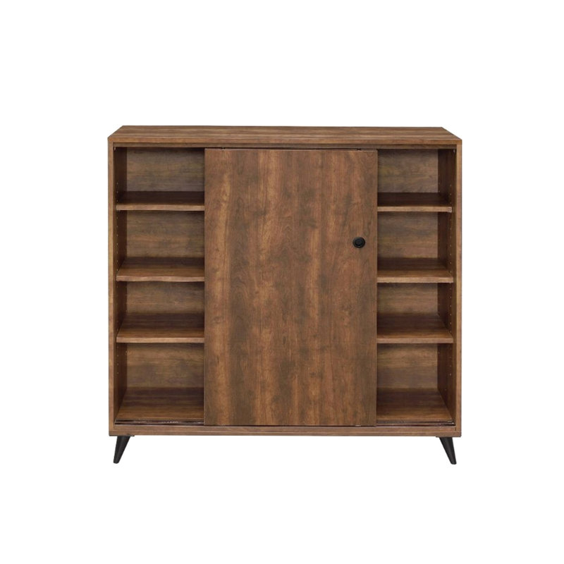 Armoire à chaussures en chêne attrayante avec portes coulissantes et espaces de rangement pour beaucoup d'espace de vie