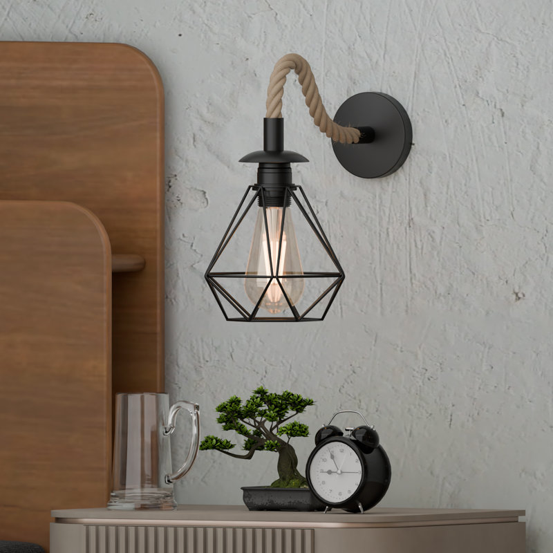 Mairead Armed Sconce, Yes