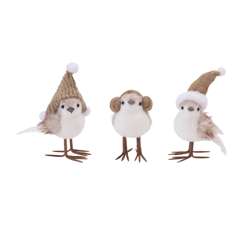 Figurines d'oiseaux d'hiver avec chapeaux tricotés