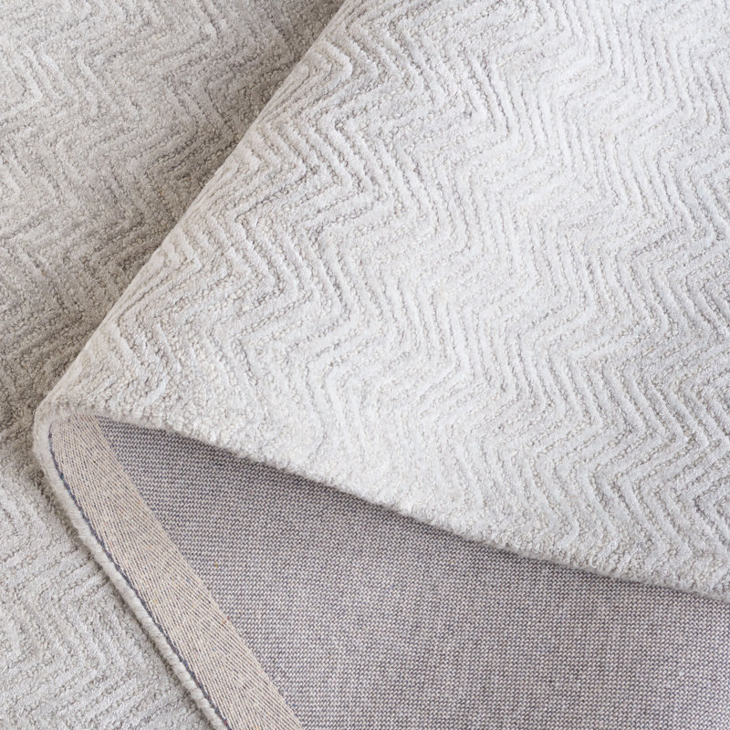 Tapis gris / ivoire en viscose / coton / laine touffeté à la main Nidhish, Rectangle de 5 pi x 8 pi