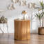 Table d'appoint cylindrique de style rétro avec motif en relief à texture verticale