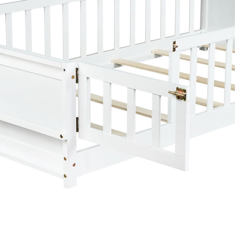 Lit simple au sol blanc équipé d'un support à livres et de barrières de sécurité, 7 lattes pour un support solide, porte pivotante avec rangement intégré, bois d'hévéa, 7 designs