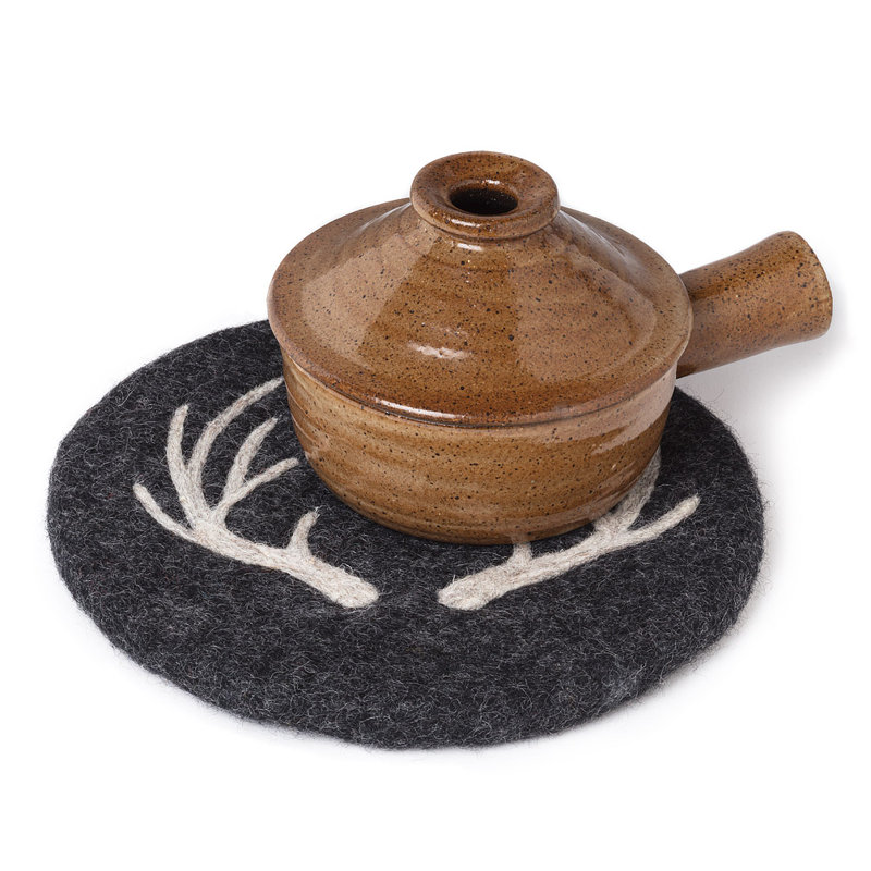 Corne de cerf grise sur fond de dessous de plat, Gris anthracite, gris