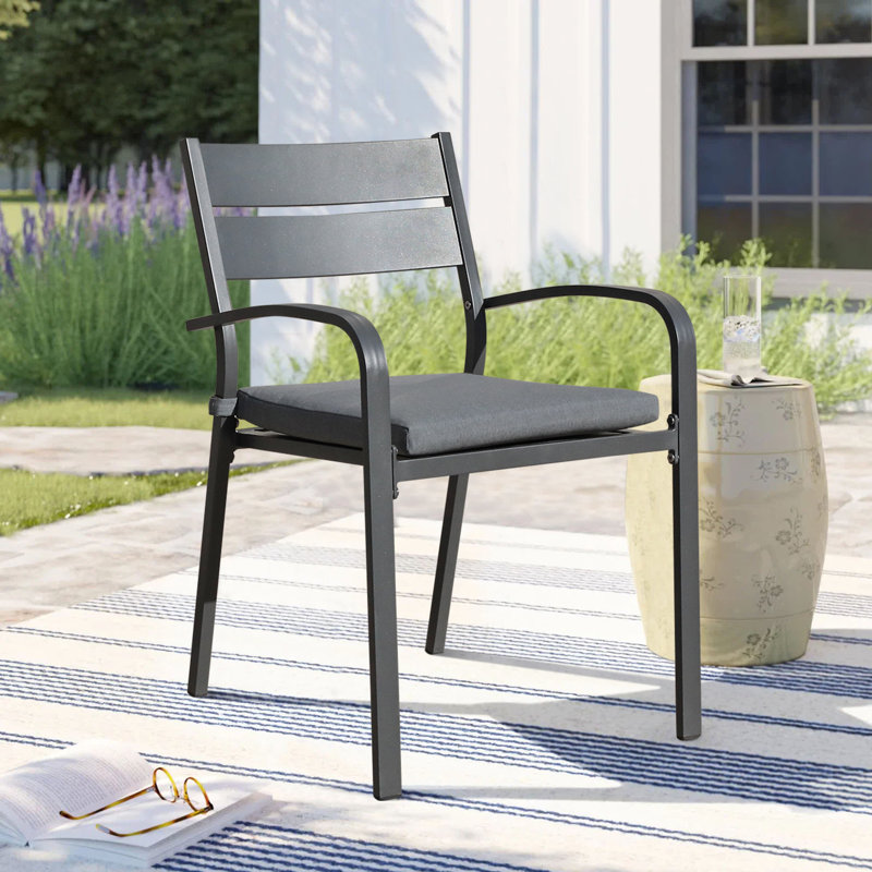 Chaise de salle à manger en métal avec coussin