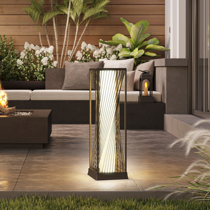 Lampe sur pied en rotin solaire