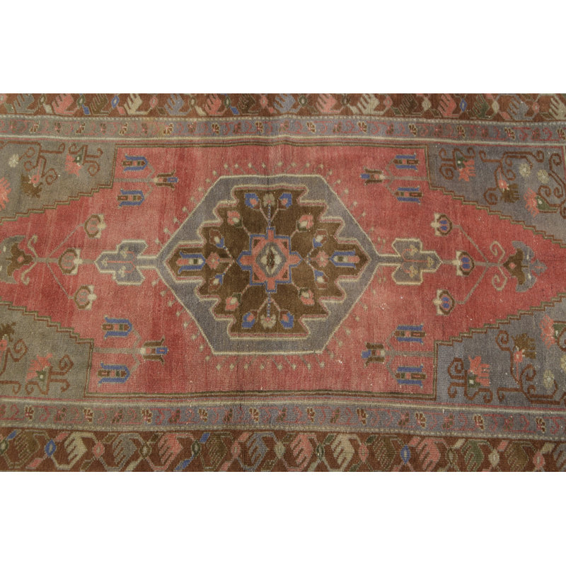 Tapis turc antique à motif géométrique rouge pour une esthétique orientale unique