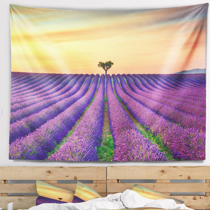 Paysage, lavande, rangées de fleurs en tapisserie de Provence, H 68 po x l 80 po
