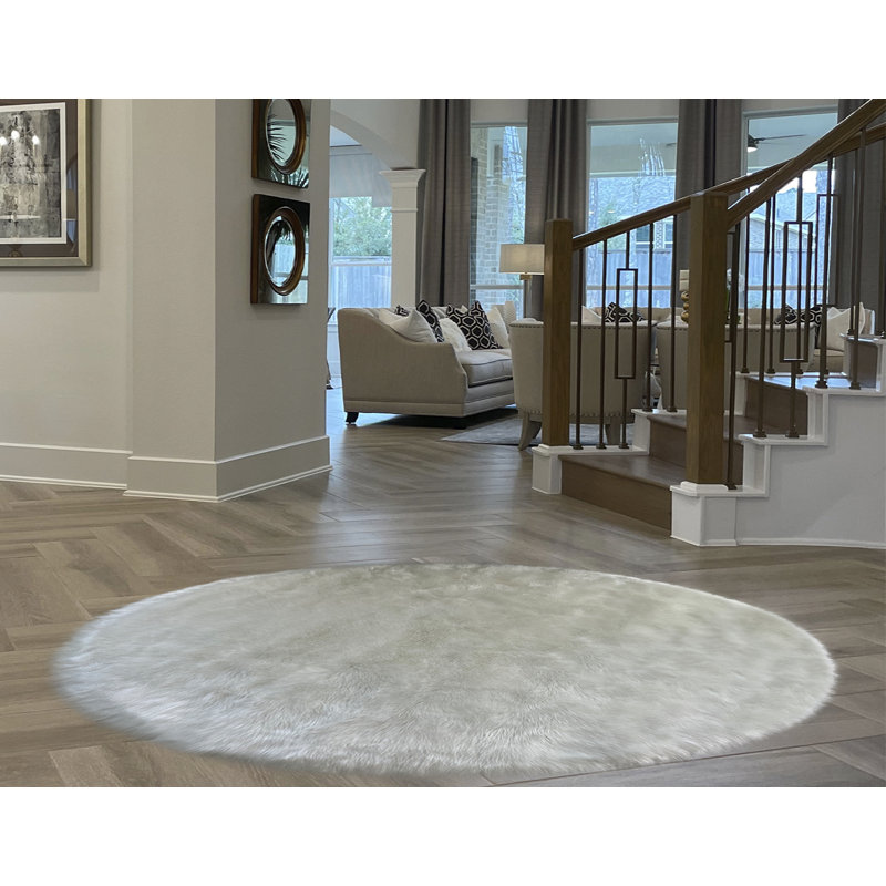 Mar Vista Faux Sheepskin Indoor Rug, Oval 1'6" x 2'6"