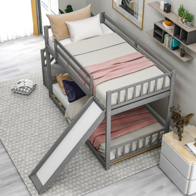 Lit superposé simple au-dessus de simple avec glissière convertible et escalier