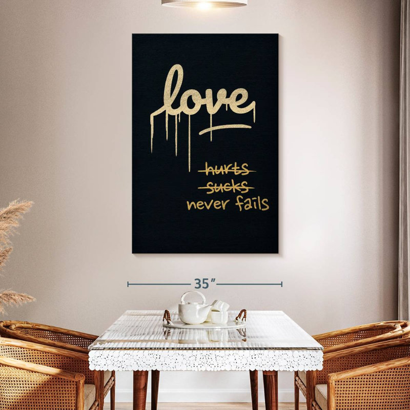 «Love Never Fails», impression sur toile, H 51 po x l 34 po x P 1,25 po