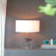 Lampe de table - avec tranche en agate et abat-jour tambour blanc