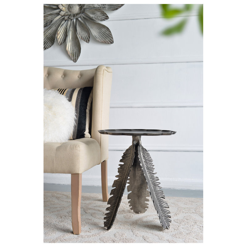 Table d'appoint à motif de feuilles en aluminium au fini antique argenté, 16,9 po x 16,9 po x 19,7 po