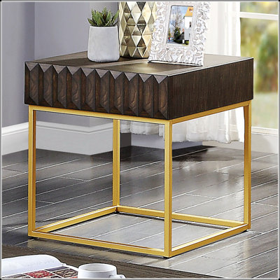 Table de bout de style contemporain avec tiroirs dissimulés, pieds en acier doré et finition noyer pour les espaces de vie modernes