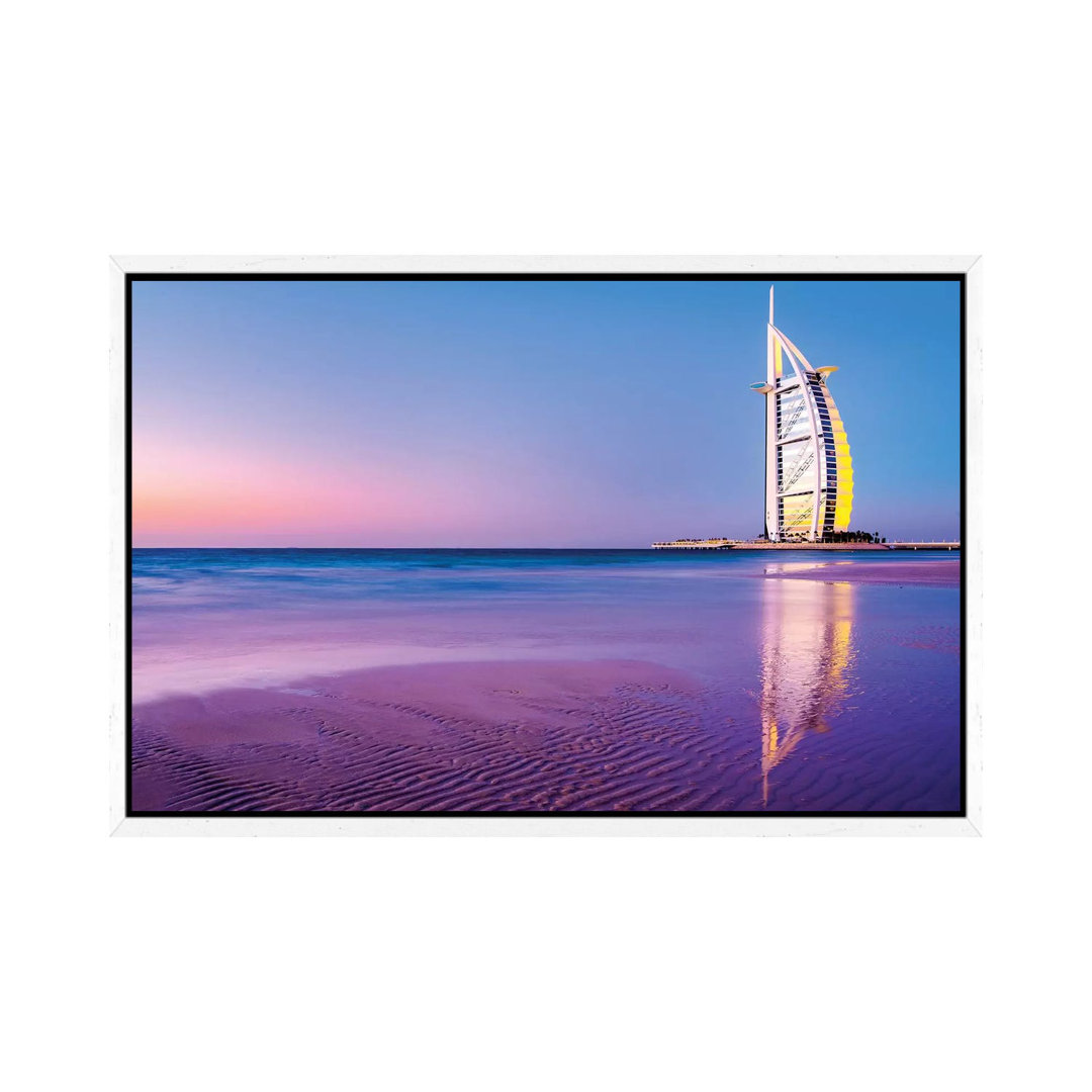 Burj Al Arab Jumeirah III von Susanne Kremer - Galerie-umwickelte Leinwand Giclée auf Leinwand