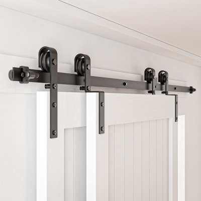 Ensemble de quincaillerie pour porte de grange coulissante 4 à 14 pi avec système de rail simple de base simple en acier au carbone et panneaux de portes larges de 36 po (dérivation à rail simple de 6 pi)