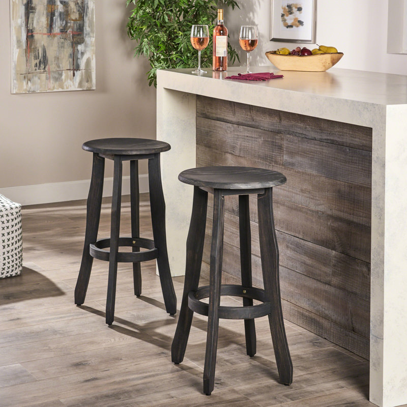 Bois gris foncé pour se prélasser à l'extérieur