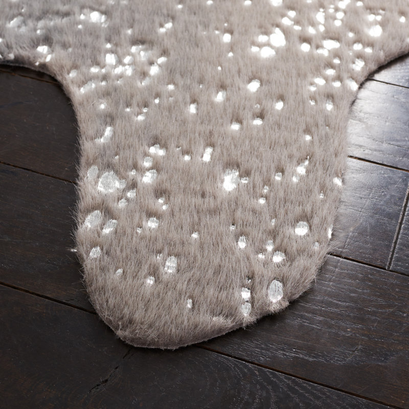 Arbelaez Faux Cowhide Performance Rug, Novelty 5' x 6'5"