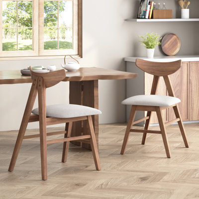 Élégantes chaises en tissu de style Mid-Century pour le confort à manger