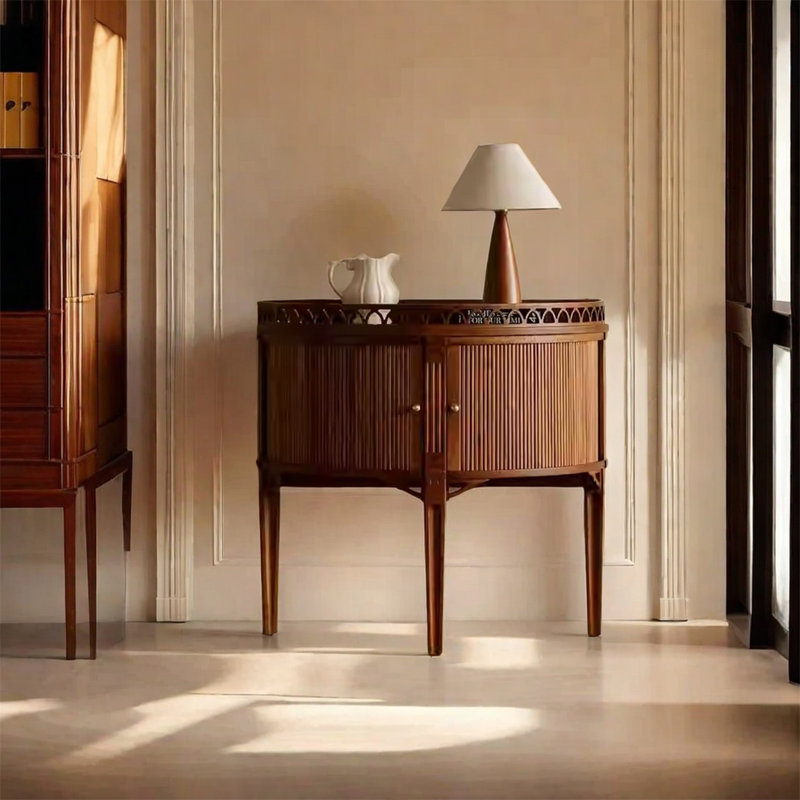 Élégante armoire à grain de bois de cerisier