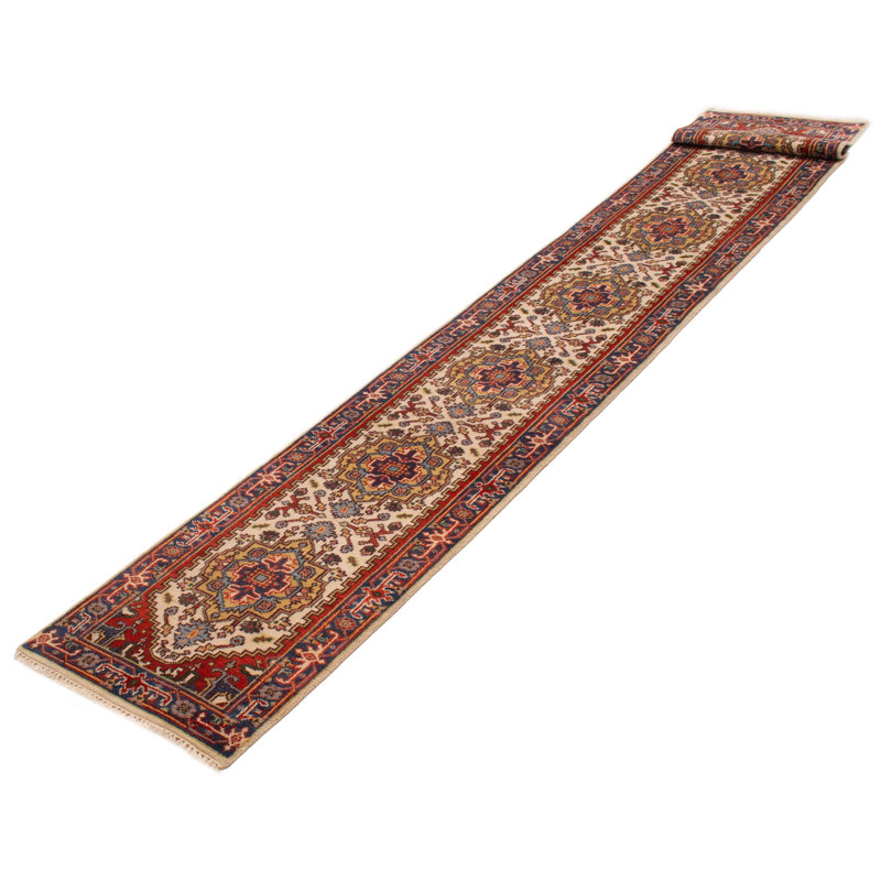 Tapis crème Serapi Heritage 2 pi 6 po x 24 pi 0 po
