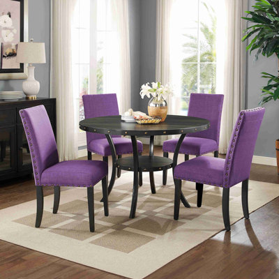 Ensemble de salle à manger en bois avec chaises cloutées en tissu