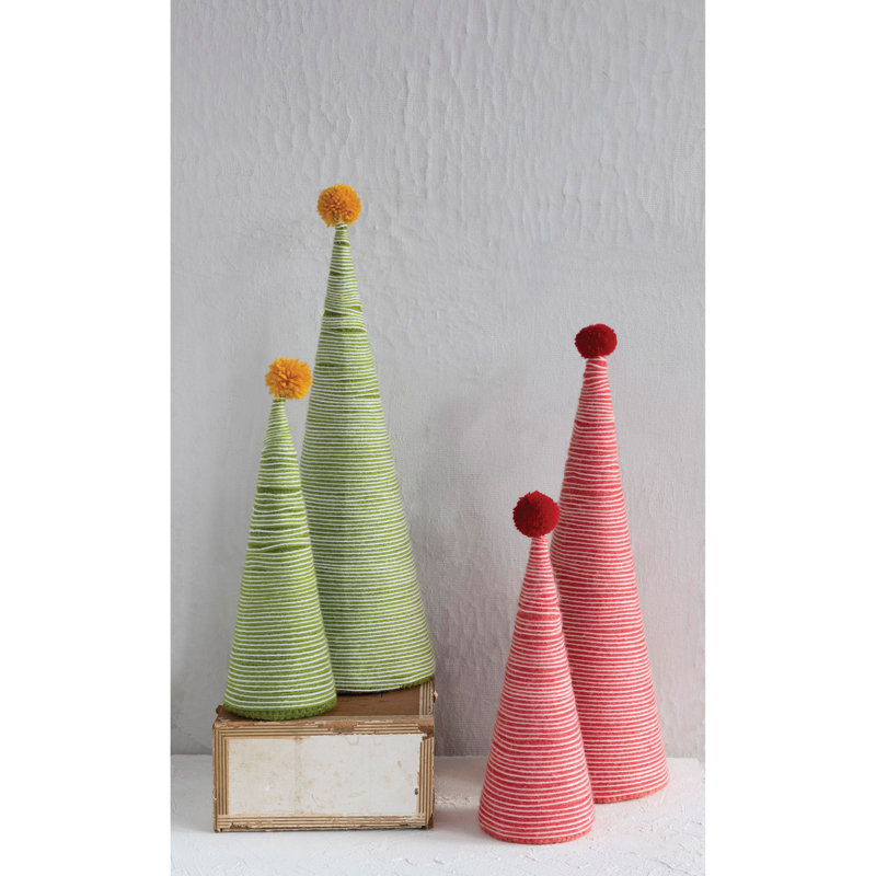 Sapin recouvert de laine avec pompon, Rose / rouge, H 15 po x l 8 po x P 5 po