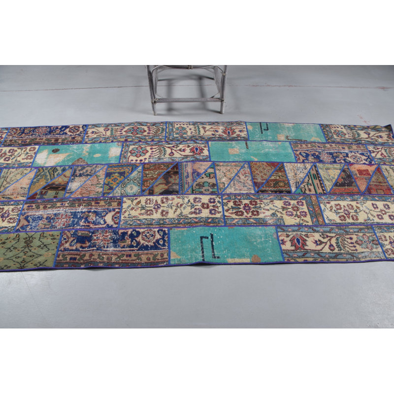Tapis vintage rétro style bohème en patchwork turc pour un couloir élégant