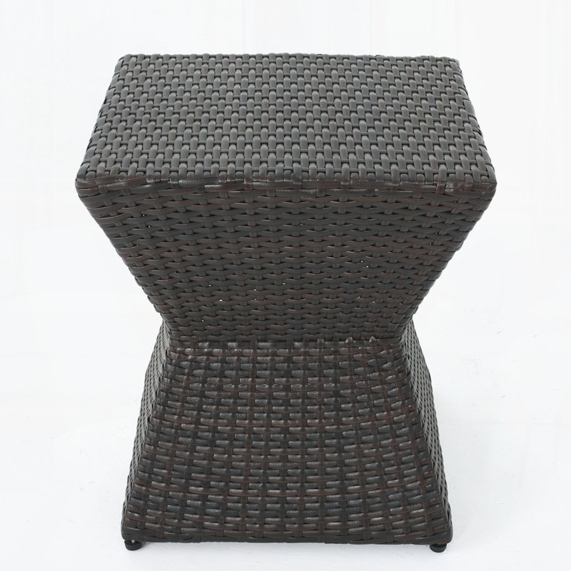 Table de bout d'extérieur en osier