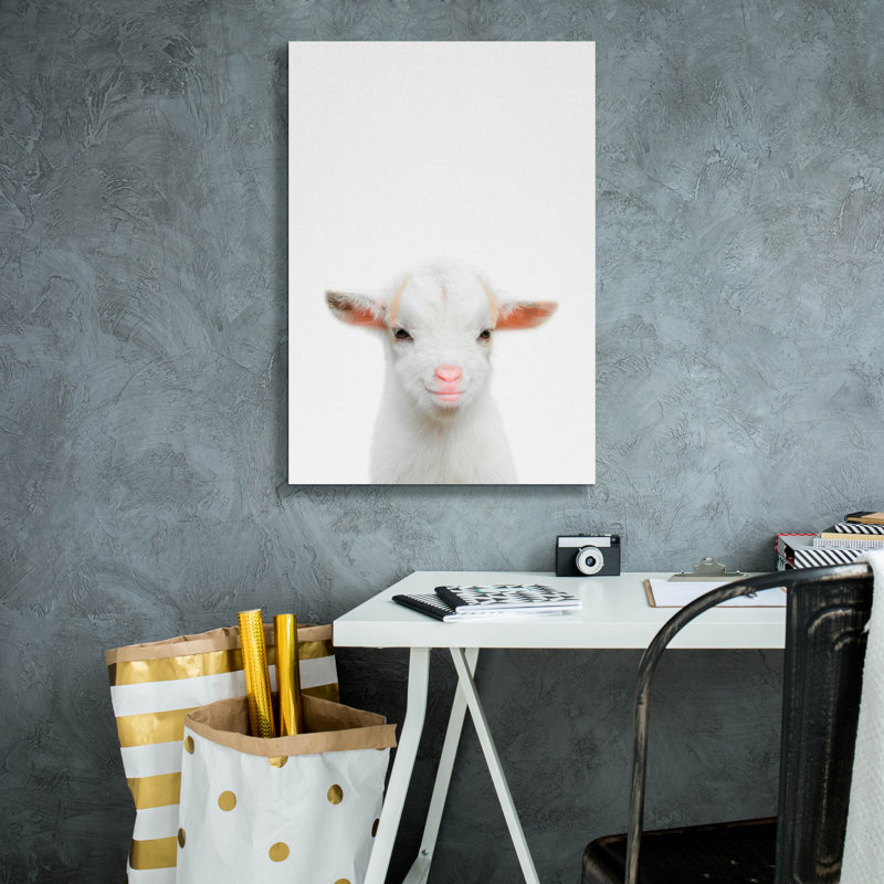 «Baby Goat» par Tai Prints, H 26 po x l 18 po x P 0,75 po