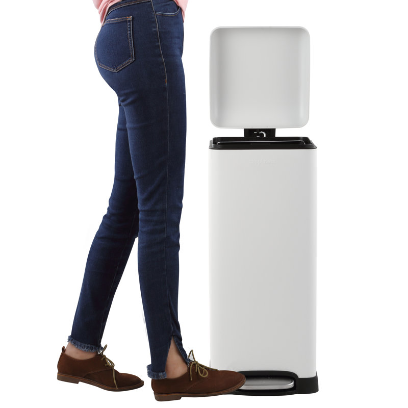 Betty Retro Steel Trash Can - Thumbnail 3