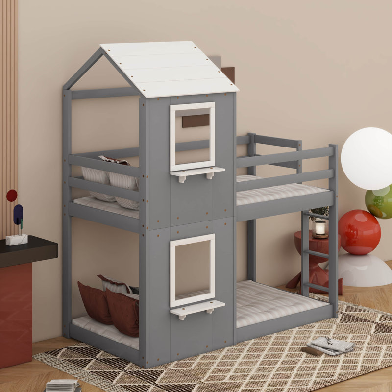 Lit superposé simple au-dessus d'un lit simple en bois avec toit, fenêtre et garde-corps, Gris
