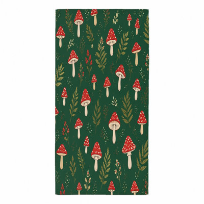 1 pièce de serviette de plage champignon fantaisiste, avec un charmant imprimé de champignons délicats rouges et blancs sur un fond vert foncé. Ce grand meuble artistique est parfait pour les jours, les pique-niques, les aventures