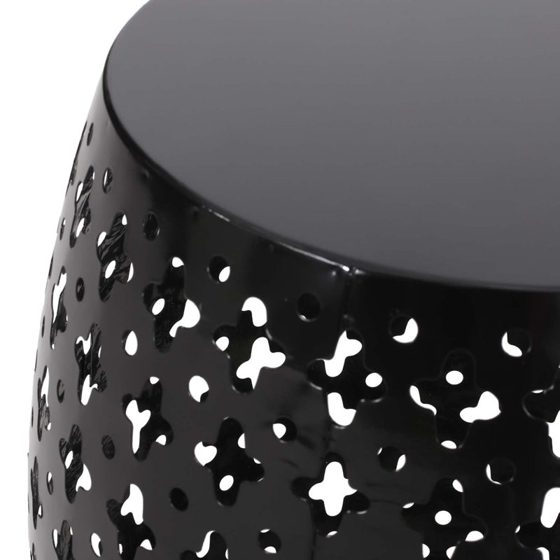 Table de bout en métal avec des lignes épurées et précises, Noir