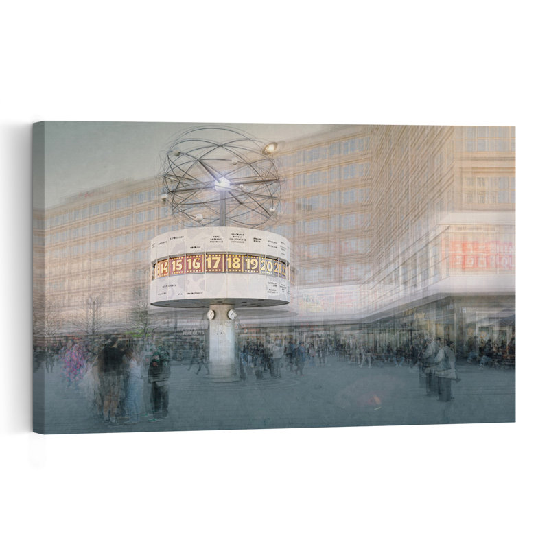 Square World Clock Square, une œuvre d'art murale moderne et abstraite représentant une architecture urbaine.