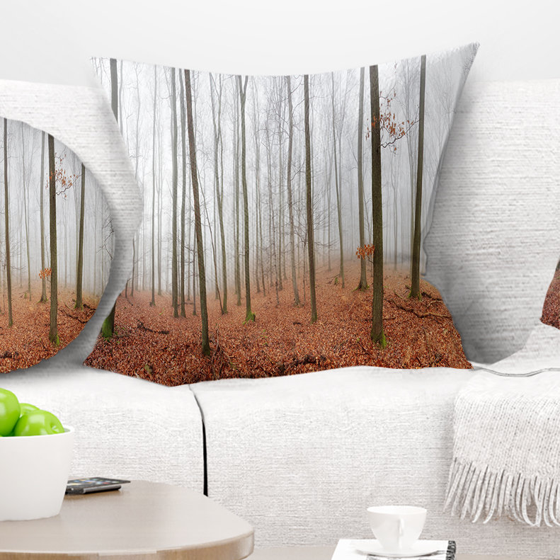 Coussin de forêt d’automne avec arbres au brouillard lombaire, Carré 16 po, Coussin décoratif