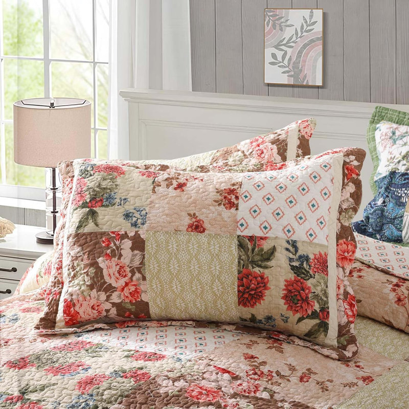 HoneiLife King Size 3‑Piece 100% Cotton Patchwork Bedding Set, Eva Red Floral Handmade Quilt with Matching Pillow Shams, Red