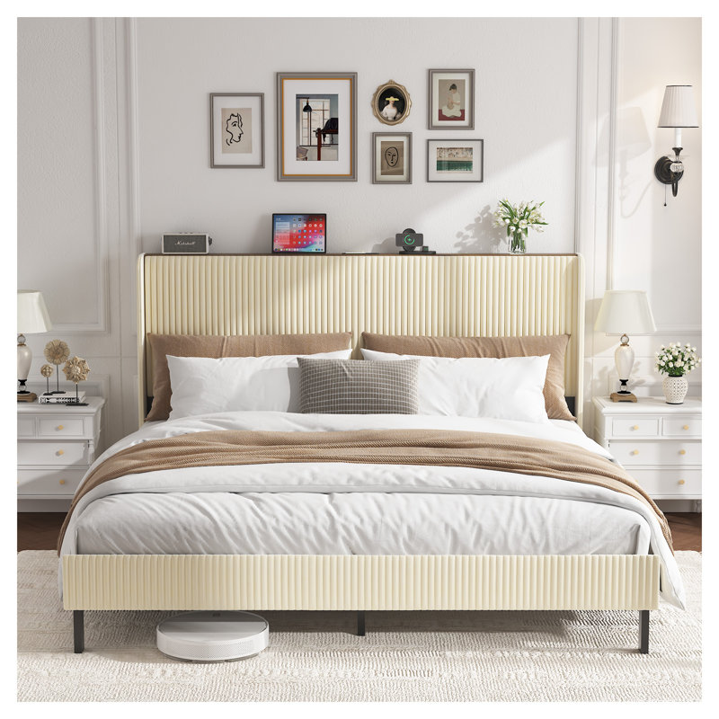 Base de lit plateforme très grand avec station de charge, tête de lit tapissier beige, lattes en métal sans bruit, aucun sommier tapissier requis