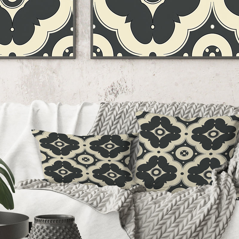 Coussin décoratif noir et beige Quatrefoil Elegance II - Mid-Century, H 18 po x l 18 po