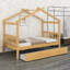 Lit en bois de style maison avec tiroirs, combinant jeu et organisation-129230152