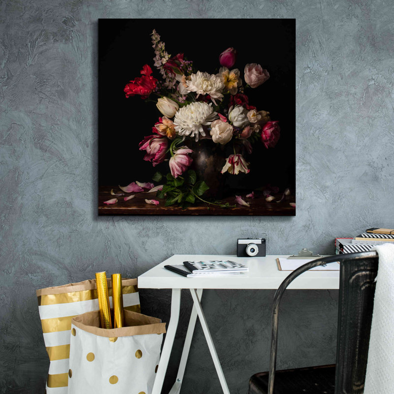 «Mums the Word» par Leah McLean,, H 26 po x l 26 po x P 1,5 po