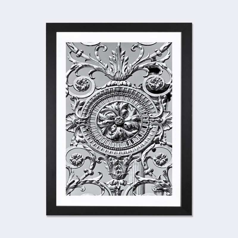 « royal french sculpture i », reproduction de photo, H 24 po x l 16 po x P 1 po, Papier encadré noir