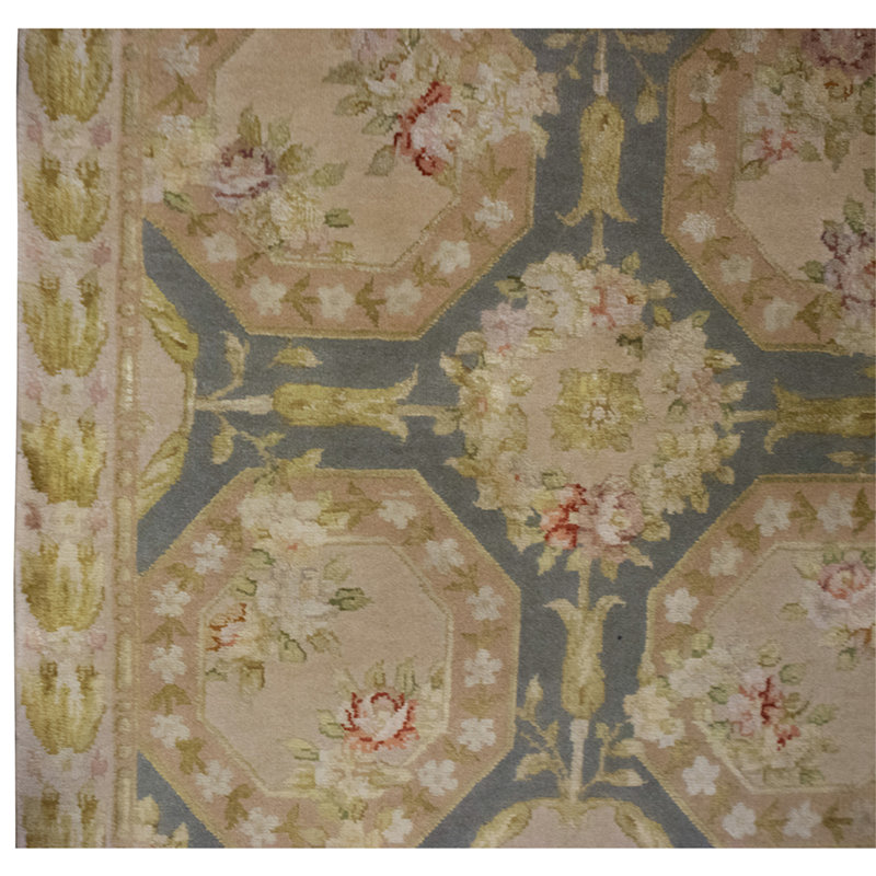 Hand Knotted Area Rug in Sterling And Cream